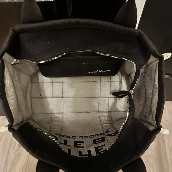 Marc Jacobs Black Tote Bag - Picture 6 of 11